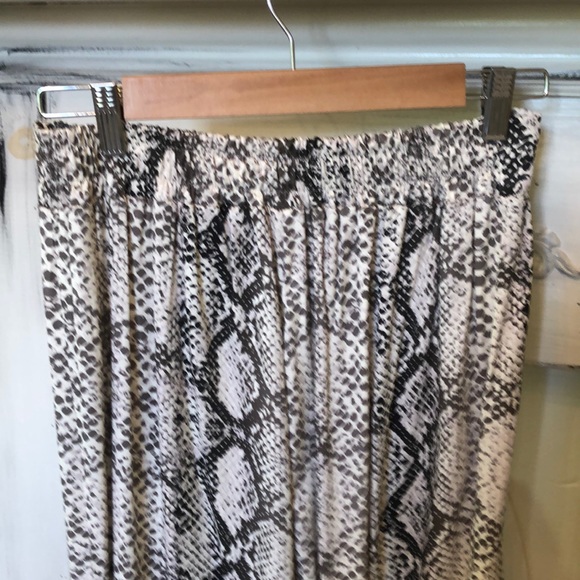 Snake print Italian silky lounge pants palazzo - Picture 5 of 6